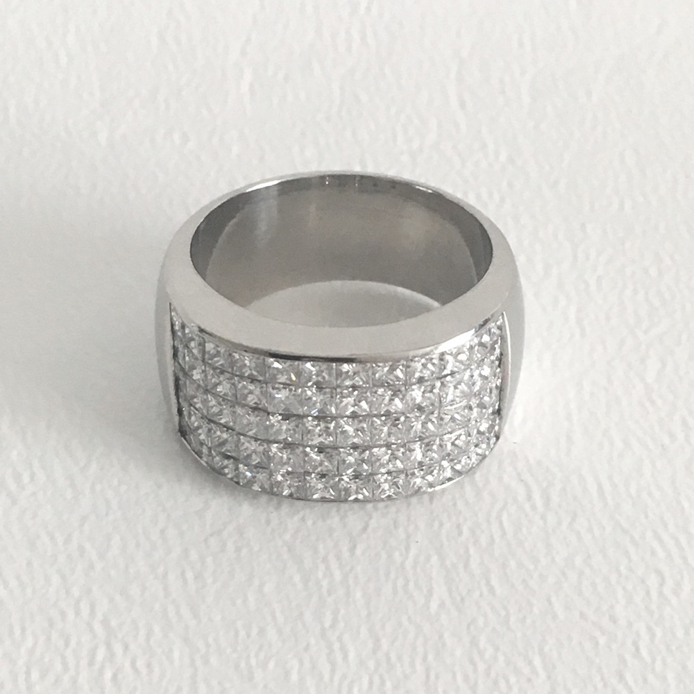 LADIES PLATINUM DIAMOND RING - Picture 9 of 12